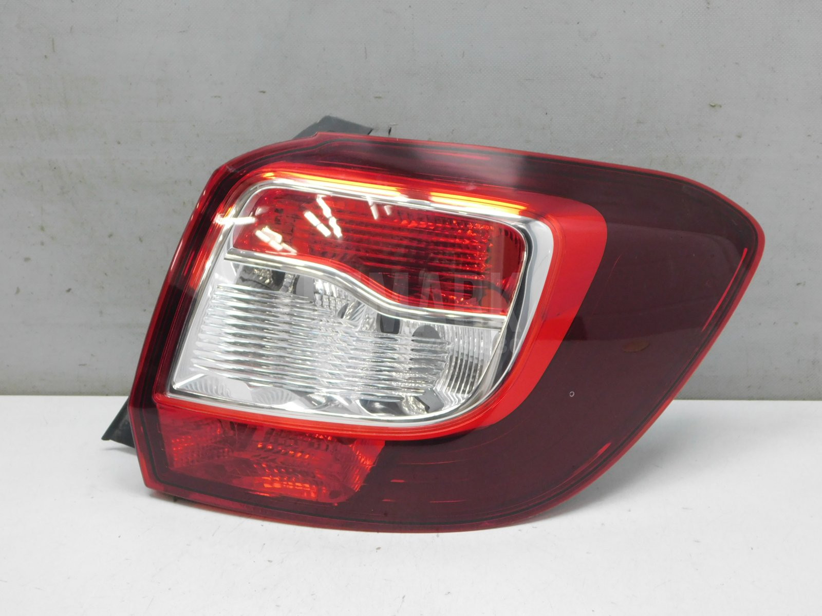 Фонарь задний правый Renault Sandero 2014> 265500465R