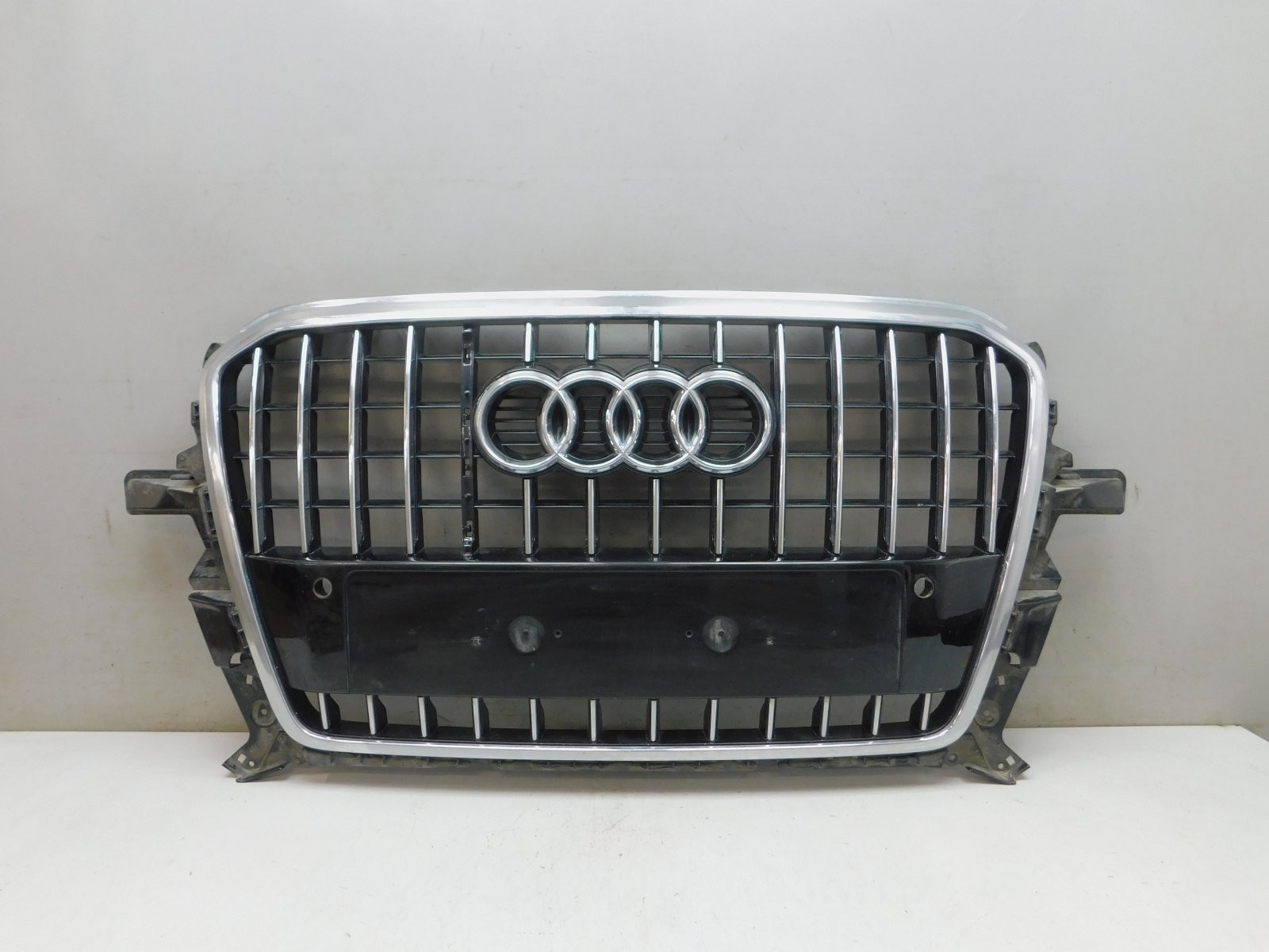 Решетка радиатора Audi Q5 2008-2017