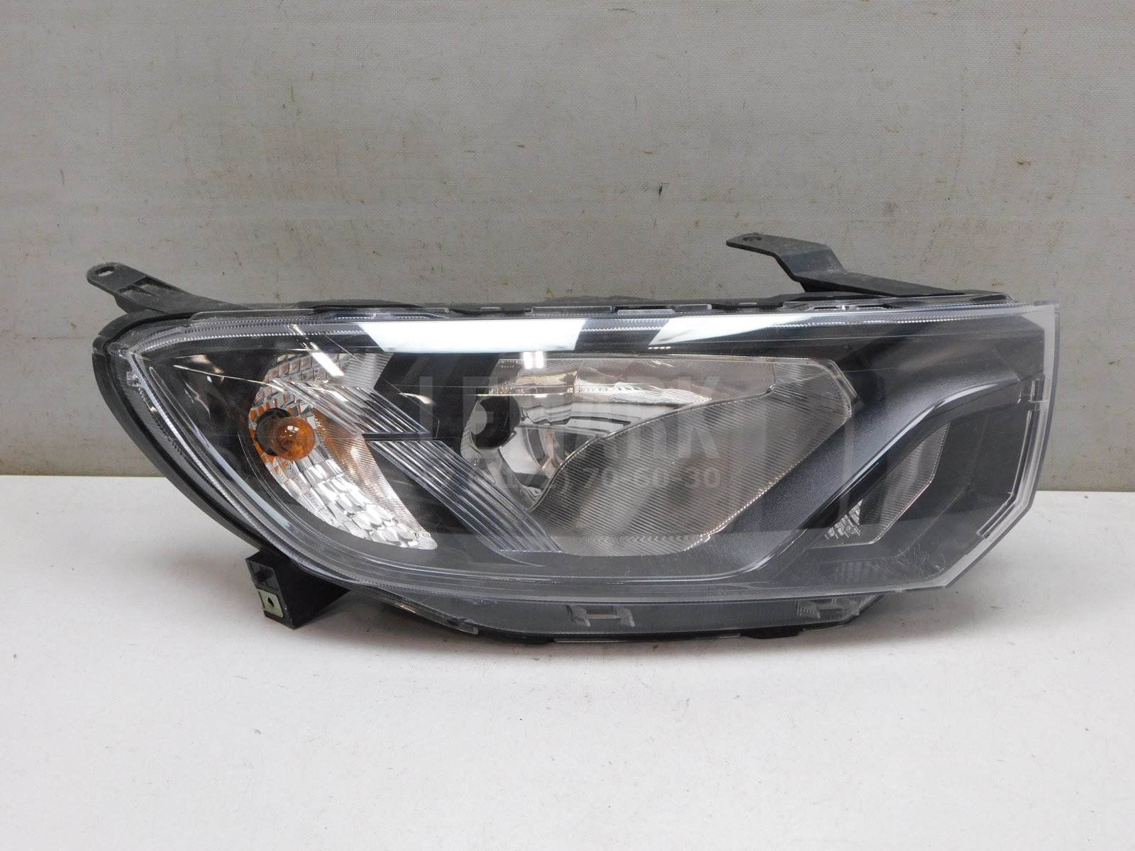 Фара правая VAZ Lada Granta 2011> 8450112280
