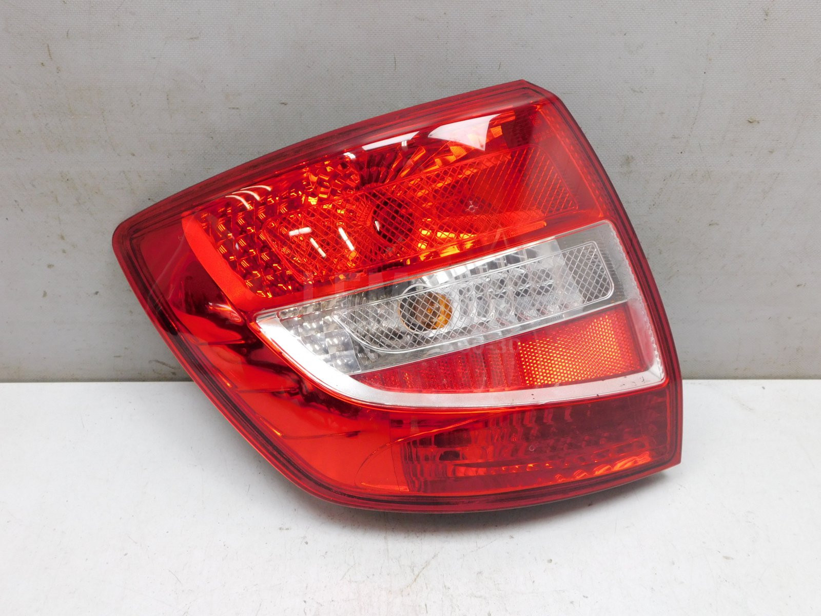 Фонарь задний левый VAZ Lada Granta 2011> 8450001361